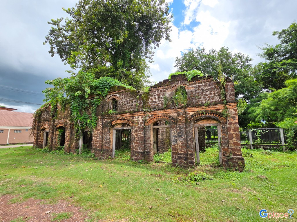 ตึกหินโบราณ ท่าแร่