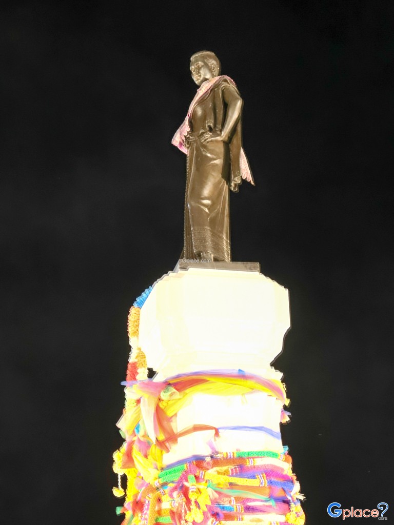 陶顺娜丽巾帼女英雄纪念碑