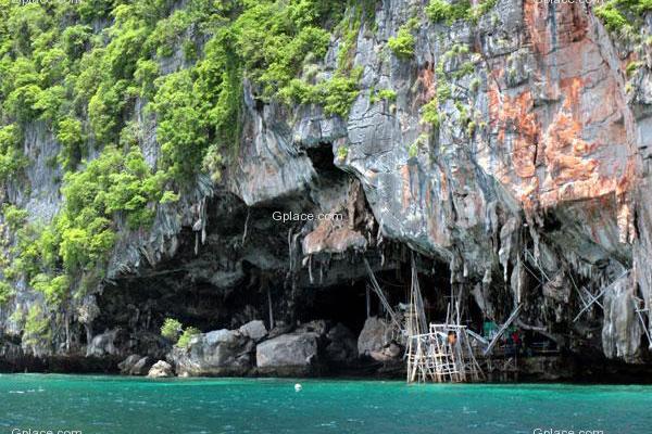 20 สถานที่ท่องเที่ยวยอดนิยม ถ้ำไวกิ้ง เกาะพีพี