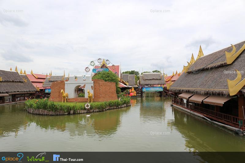 Tung Bua Chom Floating Market