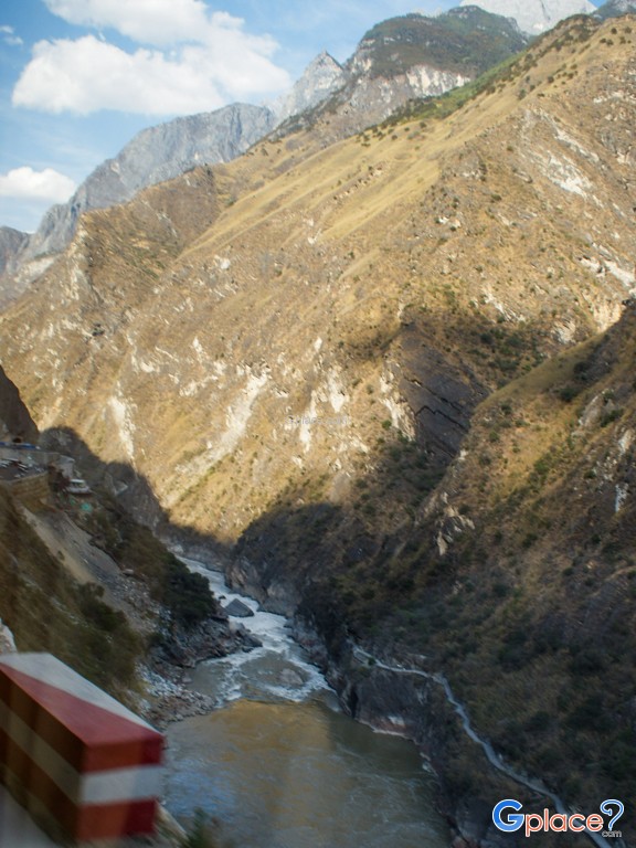 หุบเขาเสือกระโจน