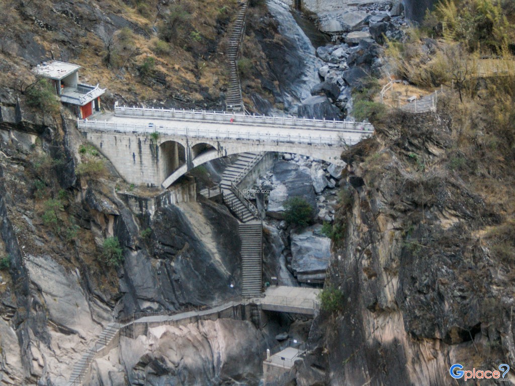 หุบเขาเสือกระโจน