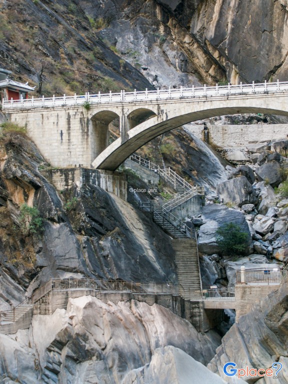 หุบเขาเสือกระโจน