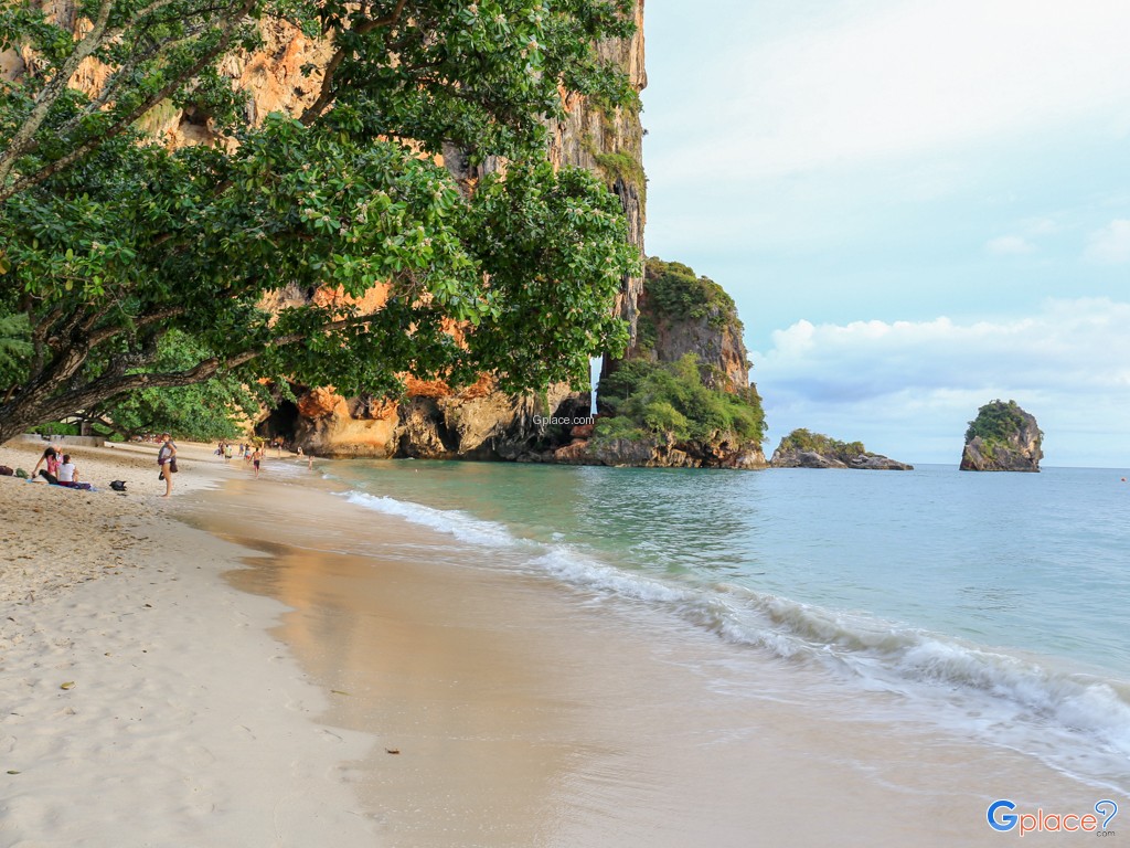 หาดถ้ำพระนาง