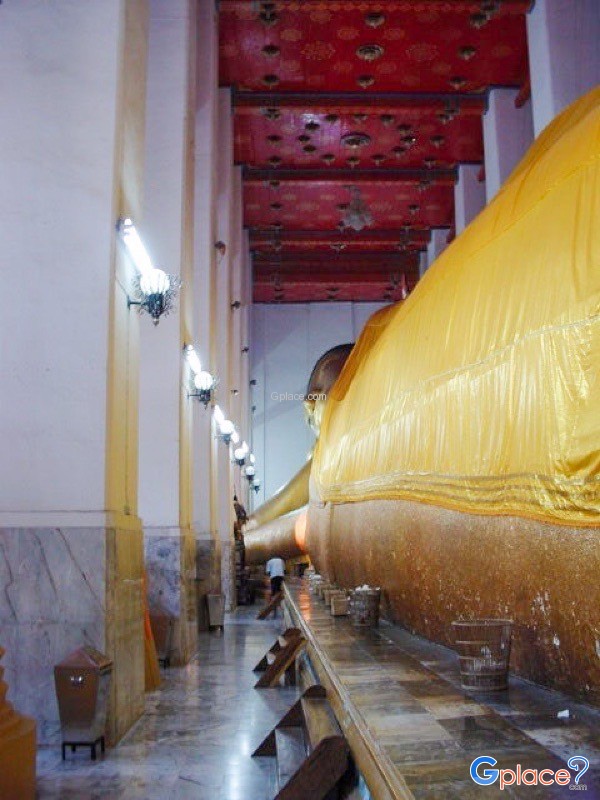 Wat Phra Non Chaksi