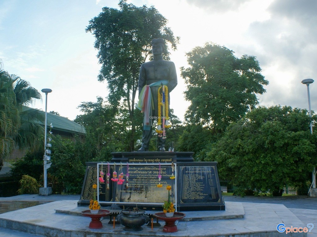 The Sri Phanommat 纪念碑