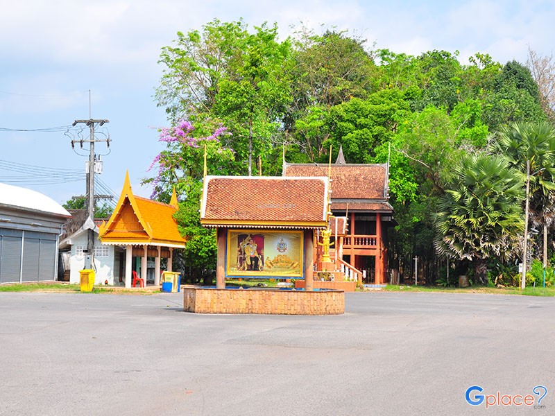 Wat Phai Lom Muang Trat District