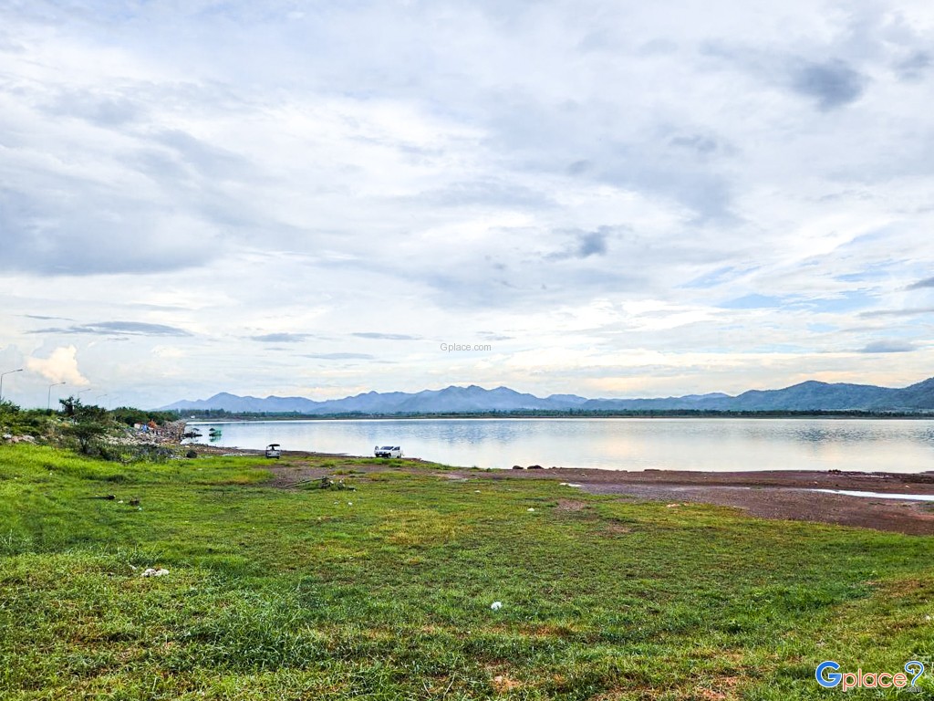 อ่างเก็บน้ำห้วยไม้เต็ง