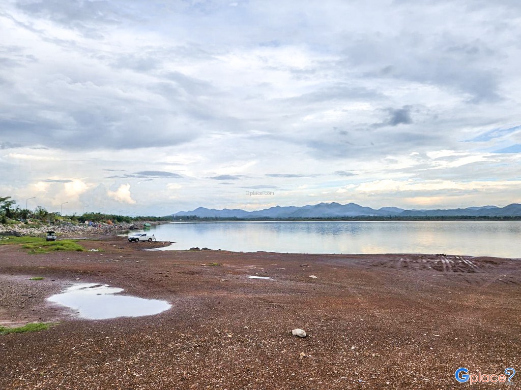 อ่างเก็บน้ำห้วยไม้เต็ง