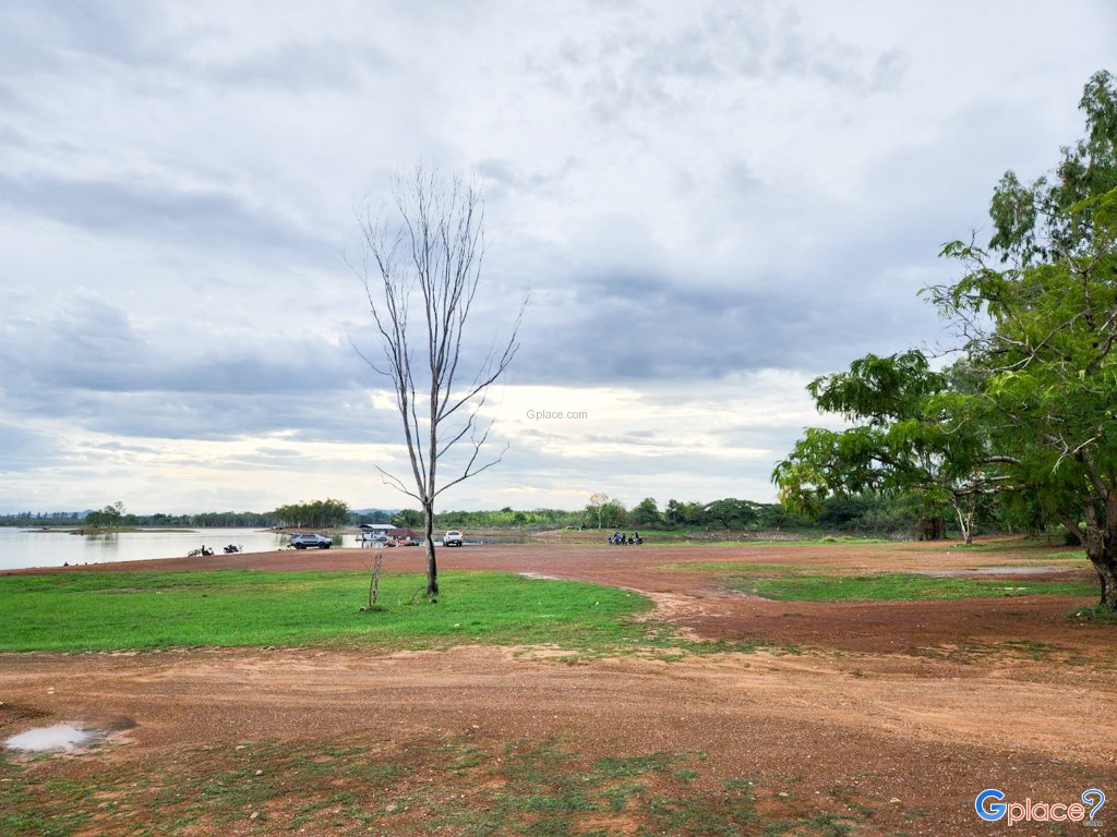 อ่างเก็บน้ำห้วยไม้เต็ง