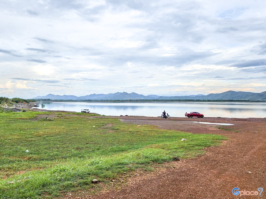 อ่างเก็บน้ำห้วยไม้เต็ง