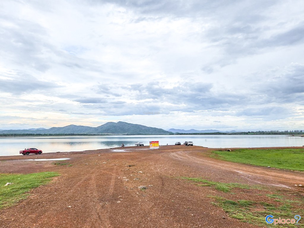 อ่างเก็บน้ำห้วยไม้เต็ง