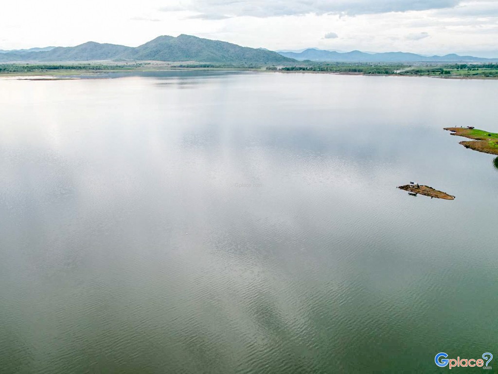 อ่างเก็บน้ำห้วยไม้เต็ง