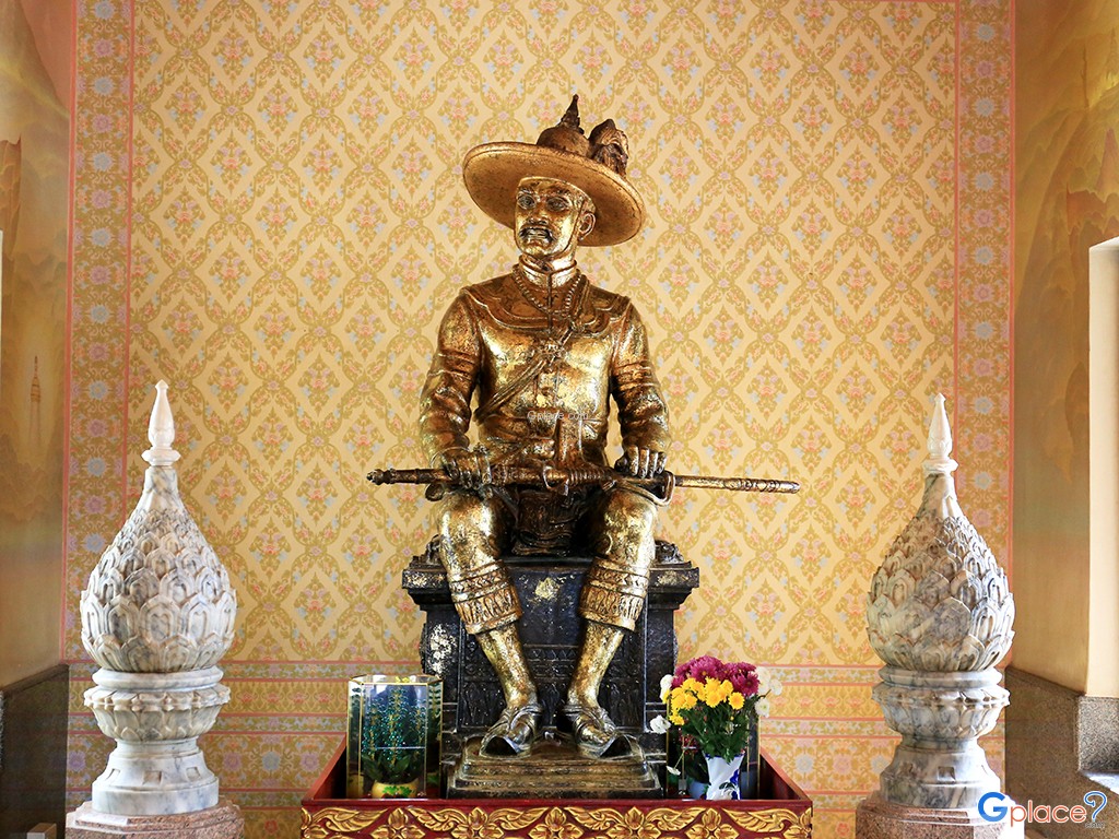 King Taksin Shrine Tak