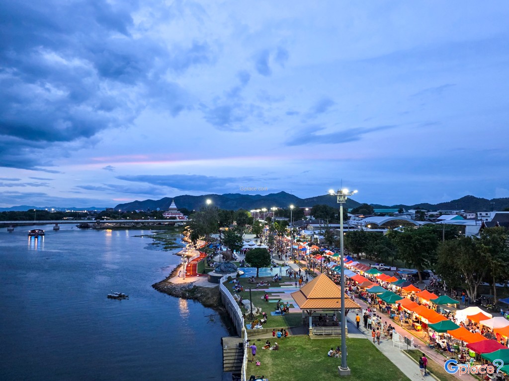 ตลาดถนนคนเดินสองแคว