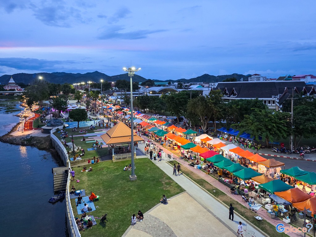 ตลาดถนนคนเดินสองแคว