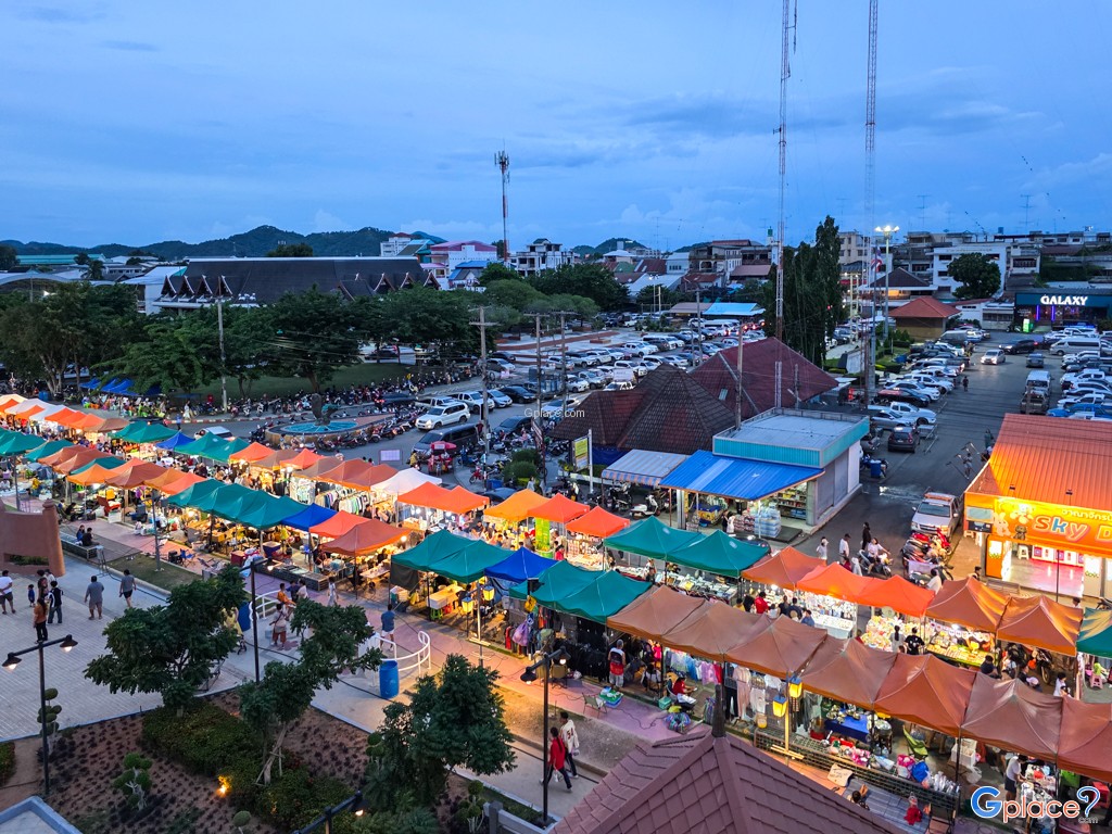 ตลาดถนนคนเดินสองแคว