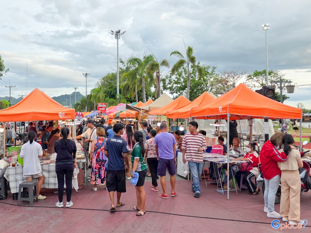 ตลาดถนนคนเดินสองแคว