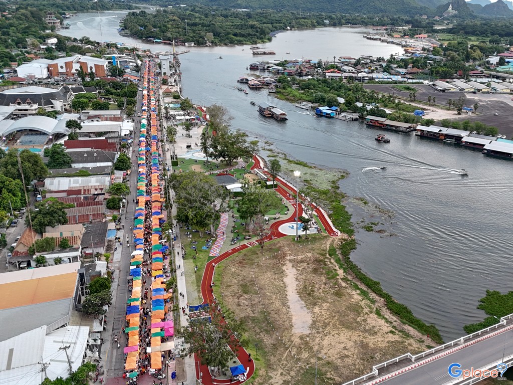 ตลาดถนนคนเดินสองแคว