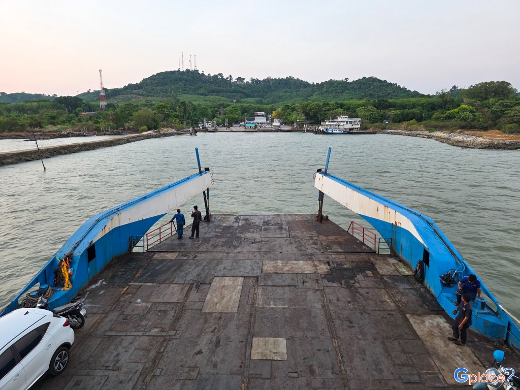 ท่าเรืออ่าวสับปะรด