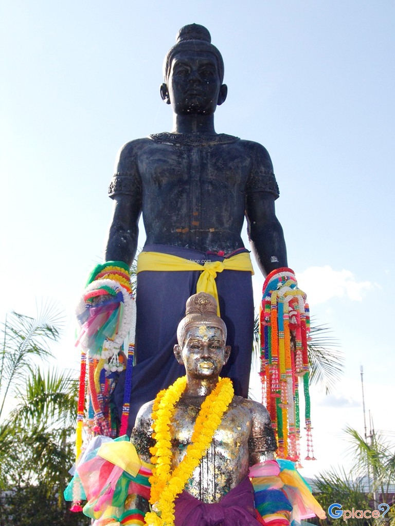 Pho Khun Pha Muang Monument