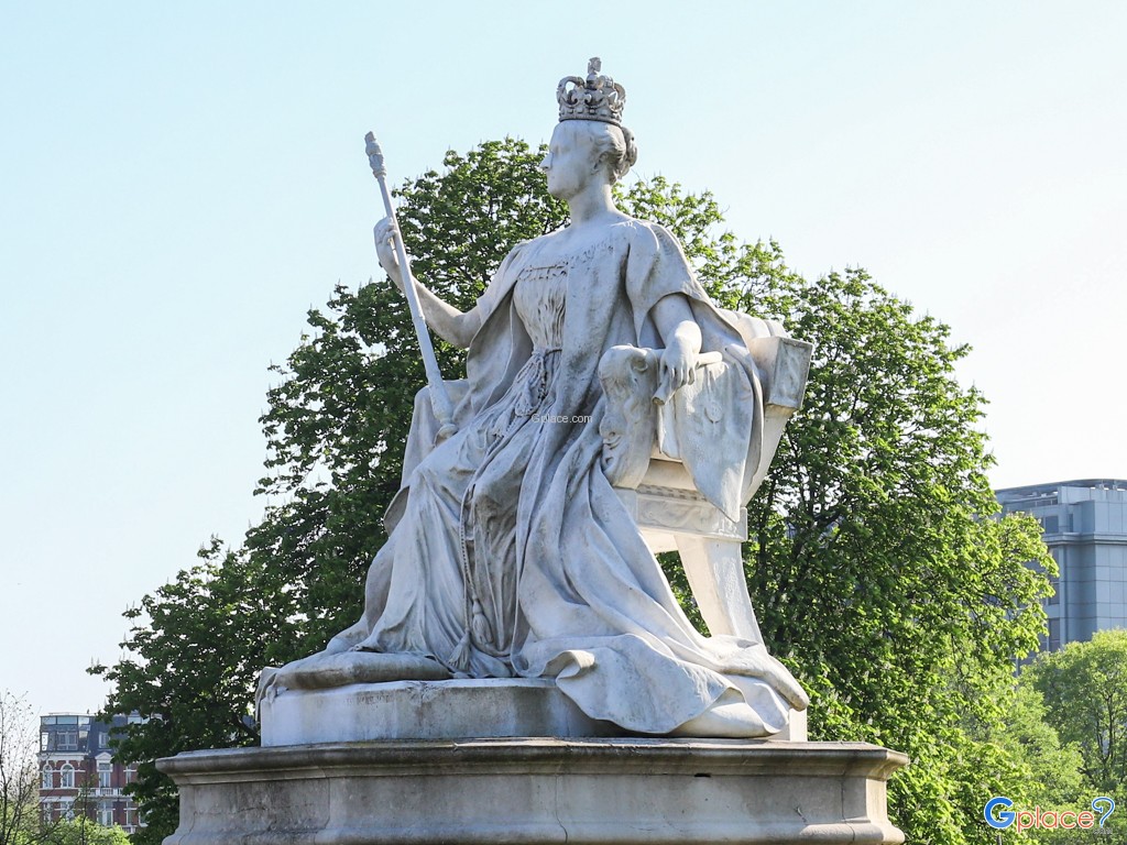 รูปปั้นสมเด็จพระราชินีวิกตอเรีย