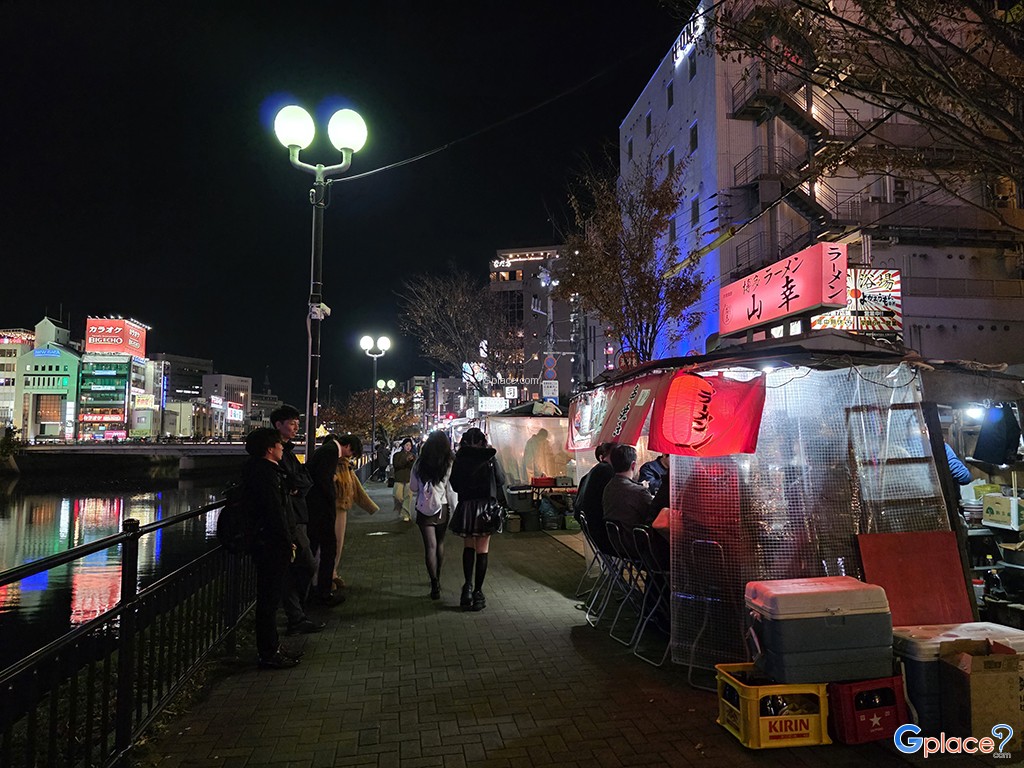 Улица Фукуока Накасу с Фуд-кортами