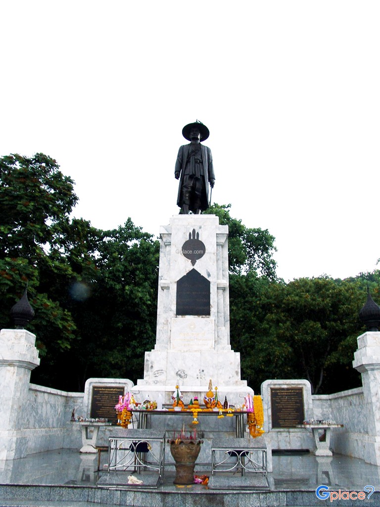King Mongkut Klao Monument