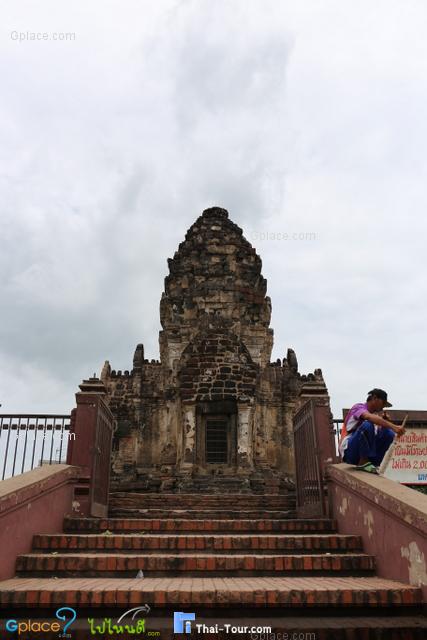 Phra Prang Sam Yot