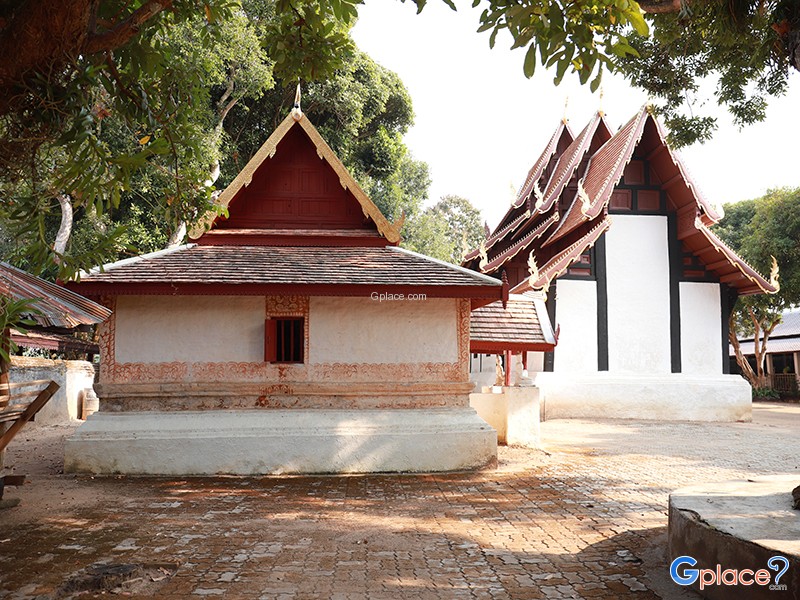 Wat Pa Daet Mae Chaem District