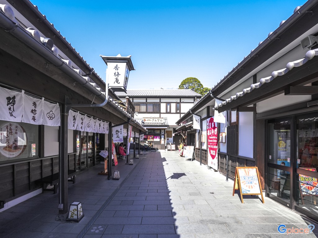 Sakura no baba Josaien