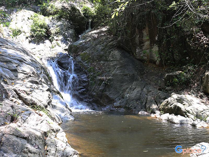 Yaroi Waterfall