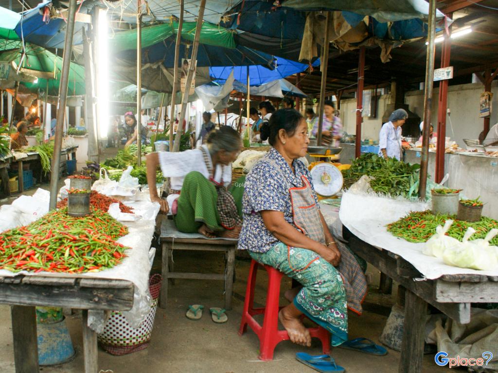 Mae Rarieng morning market