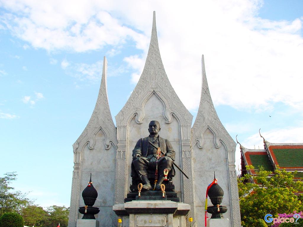 พระบรมราชานุสาวรีย์พระบาทสมเด็จพระนั่งเกล้าเจ้าอยู่หัว