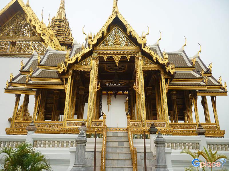 The Aphon Phimok Throne Hall