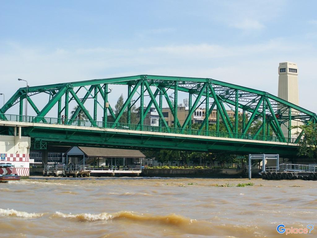 ตลาดสะพานพุทธ