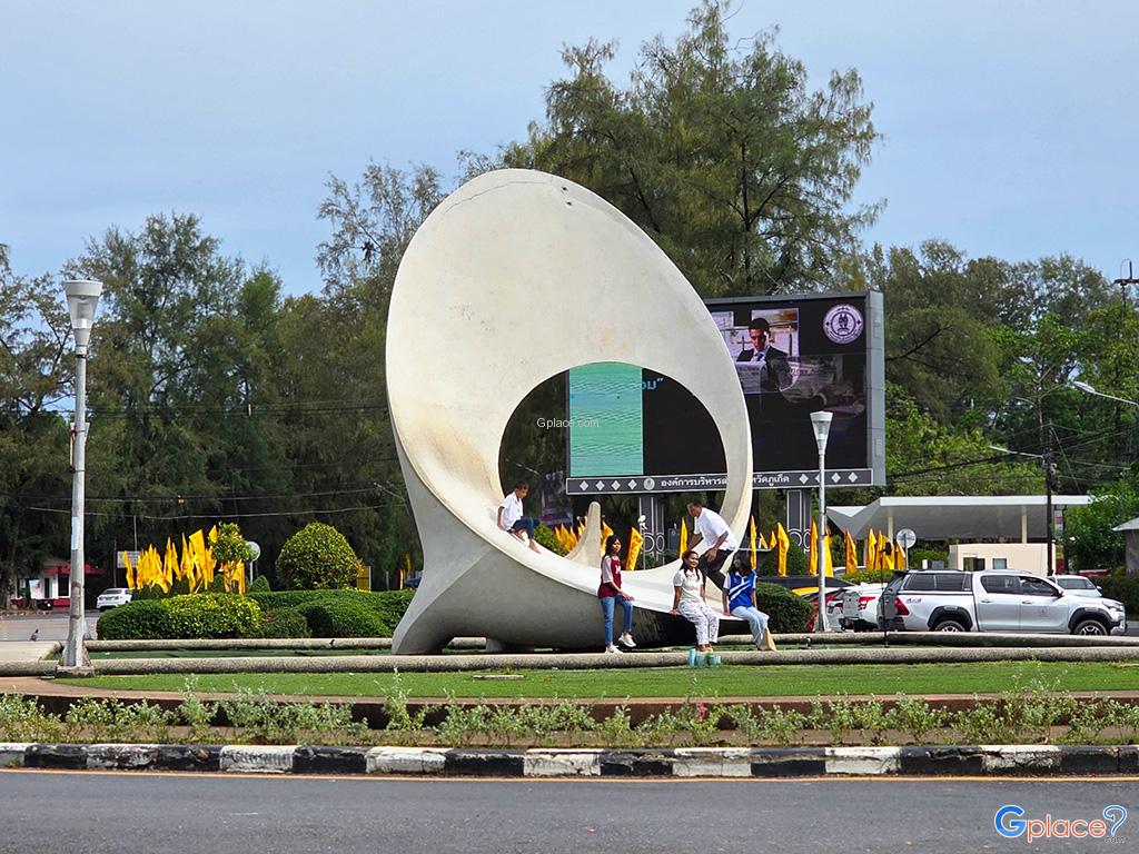 Saphan Hin Roundabout