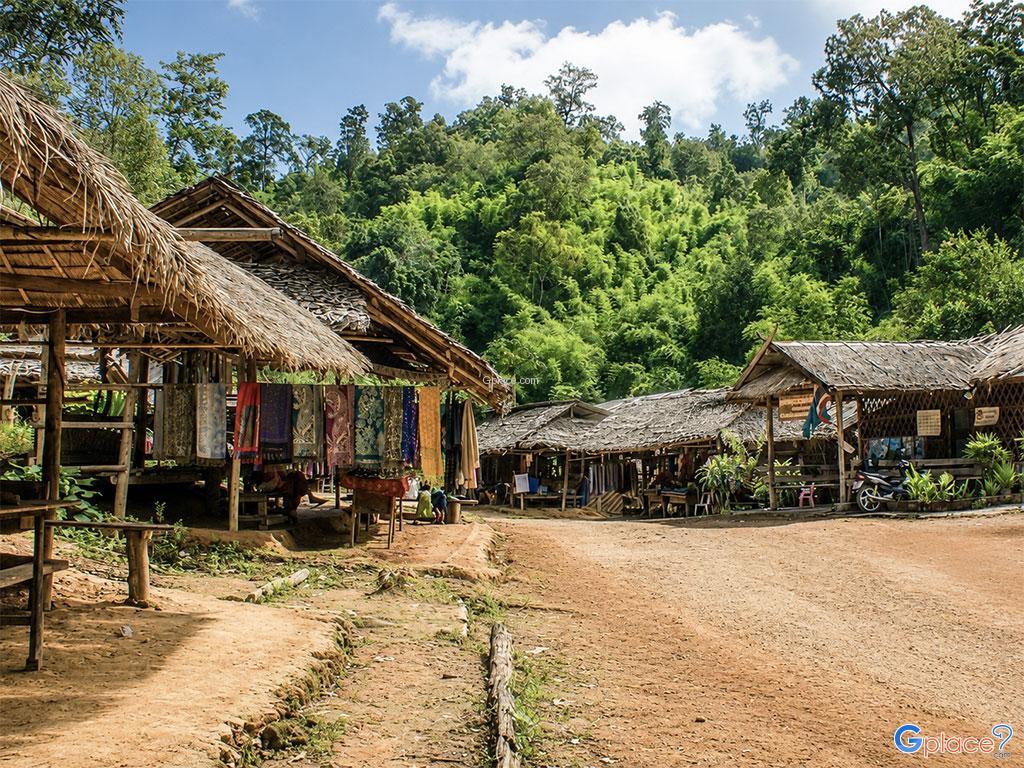 Village des femmes au long cou de Ban Nai Soi