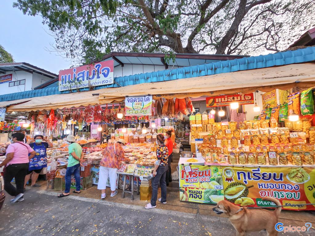 ร้านแม่สมใจ ตลาดบ้านเพ ทุเรียนทอดและอาหารแห้ง