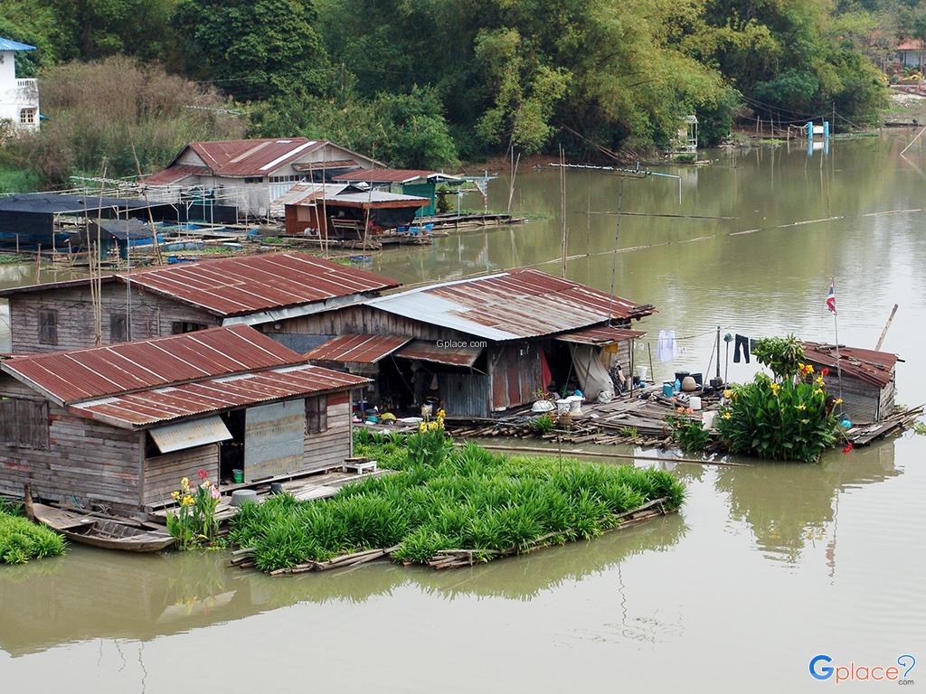 Rafts on Sakae Krang River