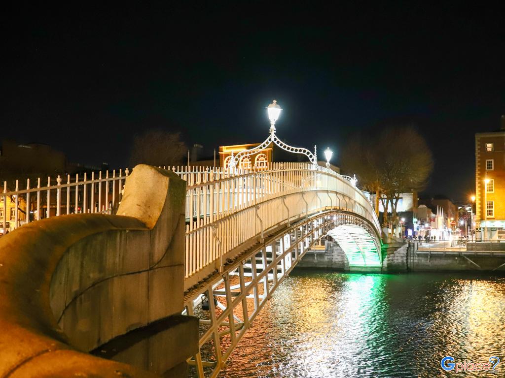 Hapenny Bridge