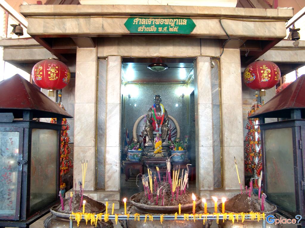 Chao Pho Phraya Lae Shrine