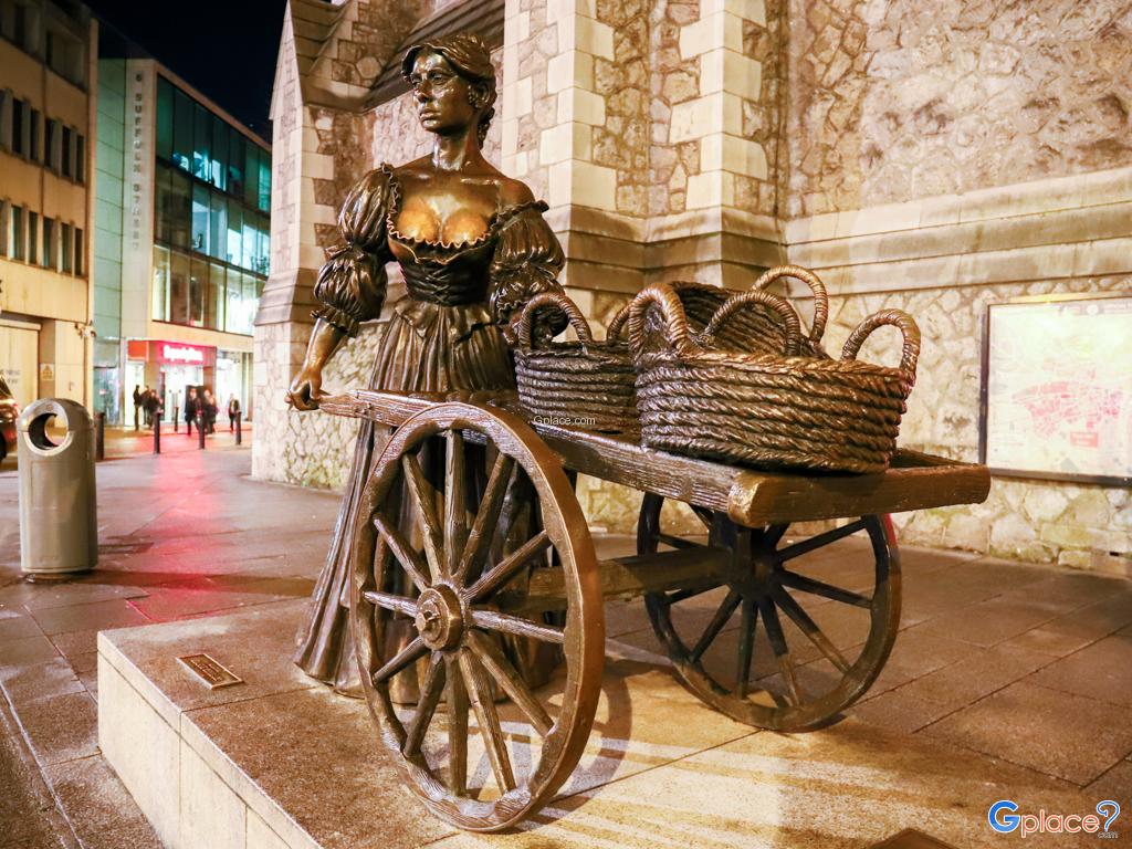 Molly Malone Statue