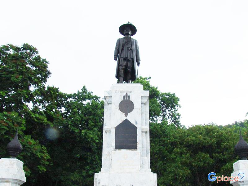 King Mongkut Klao Monument