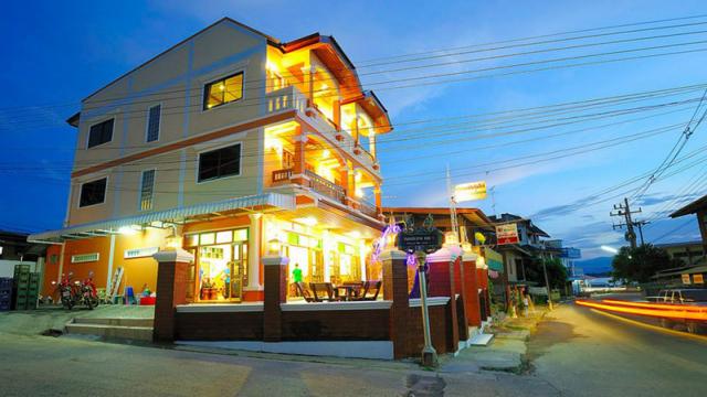 เฮือนพัก จุ้มใจ๋