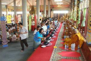 ประเพณีตักบาตรน้ำผึ้ง ไทย รามัญ